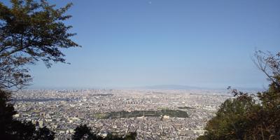 散歩したり山へ登ったりしながら読書のために仕事のために目を休める。写真は大阪と奈良の境目にある山から西を望む。2021年10月の読書メーター 読んだ本の数：4冊 読んだページ数：1314ページ ナイス数：61ナイス  ★先月に読んだ本一覧はこちら→ https://bookmeter.com/users/676616/summary/monthly
