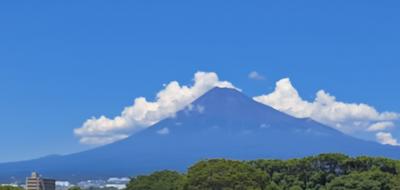 7月30日の富士山です。背後に雲が沢山🗻kankiさんの2023年7月の読書メーター 読んだ本の数：31冊 読んだページ数：8221ページ ナイス数：1010ナイス  ★kankiさんの2023年7月に読んだ本一覧はこちら→ >> https://bookmeter.com/users/1043334/summary/monthly/2023/7