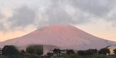 いつもナイスありがとうございます。朝焼けで赤くなった富士山です🗻kankiさんの2023年8月の読書メーター 読んだ本の数：31冊 読んだページ数：7780ページ ナイス数：984ナイス  ★kankiさんの2023年8月に読んだ本一覧はこちら→ >> https://bookmeter.com/users/1043334/summary/monthly/2023/8