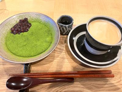 注文してから練って作ってくれる西和賀産本わらび粉のわらび餅。温かくてとぅるとぅるで美味しい。あと3杯はいける！