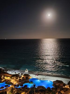 【満月】日本から14時間遅れのメキシコより。海に月の光が…。スマホでもそれなりに撮れました(^^)