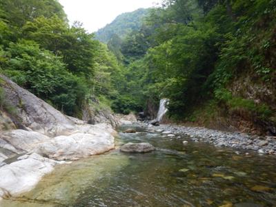 6月は『水車小屋のネネ』や『初夏ものがたり』を読むことができてよかった。河﨑秋子さんの新作も。ここしばらく山や川を歩いていることも気持ちのメリハリに。写真は市内の河川のとある場所。熱水が噴出し水との加減が心地よい。みなさま、今月もよろしくお願いします。2024年6月の読書メーター 読んだ本の数：10冊 読んだページ数：3276ページ ナイス数：384ナイス  ★先月に読んだ本一覧はこちら→ https://bookmeter.com/users/298996/summary/monthly/2024/6
