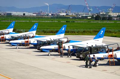 松島基地のブルーインパルスたち・・・❓❔　んっ、２番機が２機も居るぞ。