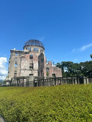 4冊しか読めなかった～😭というのも、娘と旅行に行ったり、親戚BBQがあったり(会場我が家🏡)、なかなか忙しい9月でした💦大学後期が始まり、娘もアパートに戻ったし、10月は読書の秋にする！写真は娘との旅行の1枚。平和を願ってきました。皆様、今月もよろしくお願いします！2024年9月の読書メーター 読んだ本の数：4冊 読んだページ数：1534ページ ナイス数：728ナイス  ★→ >> https://bookmeter.com/users/535678/summary/monthly/2024/9