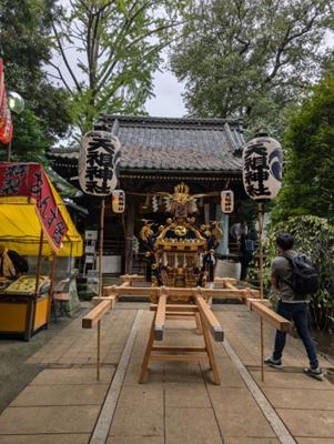 【週末神輿担ぎ部】昨日は世田谷の経堂天祖神社の神輿担ぎ。約7時間　経堂の町を練り歩きました。流石に疲れました。(⁠≧⁠▽⁠≦⁠)