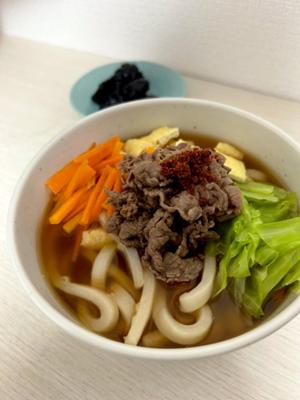 日本一固いとされる吉田うどん！15分茹でて、ようやくちょっと固いかな？くらいになりました。味は美味しい！おなかいっぱい！