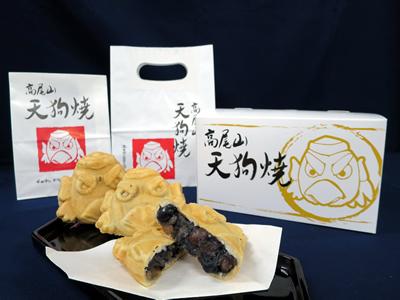 昨日は天狗焼きをお土産に👺、帰宅。列をなす店を指し、「空いてる！」と小走りに並んだ新しい友だちについていき、流れで購入、大当たり。少しの事にも、先達はあらまほしき事なりとはこのこと。美味しかった。今朝オーブントースターに入れ、朝食代わりに。十分、腹も心も満たし今日に向かふ。