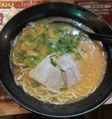 生まれてはじめて豚骨ラーメンを食べたり