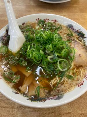 来来亭が今日まで創業祭やってたから行ってきた。
一杯ラーメン注文すると一杯分の無料券貰える。
次回はラーメン無料だ🍜