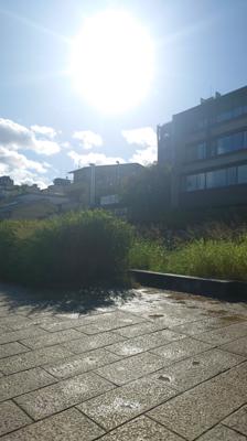 天高く
旅立つ空に
花束を